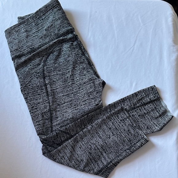 Lululemon - Fast and Free High Rise Crop - 19” inseam - 8 - like new - Picture 4 of 4
